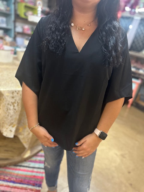 CC BLACK ENTRO VNECK BLOUSE