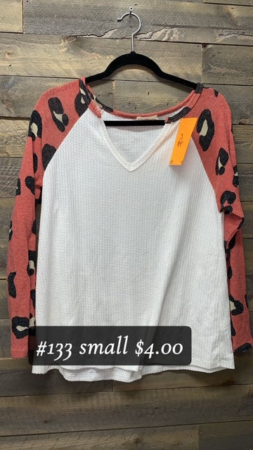 #133 SMALL LEOPARD SLEEVED TOP