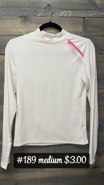 #189 MEDIUM WHITE TURTLENECK