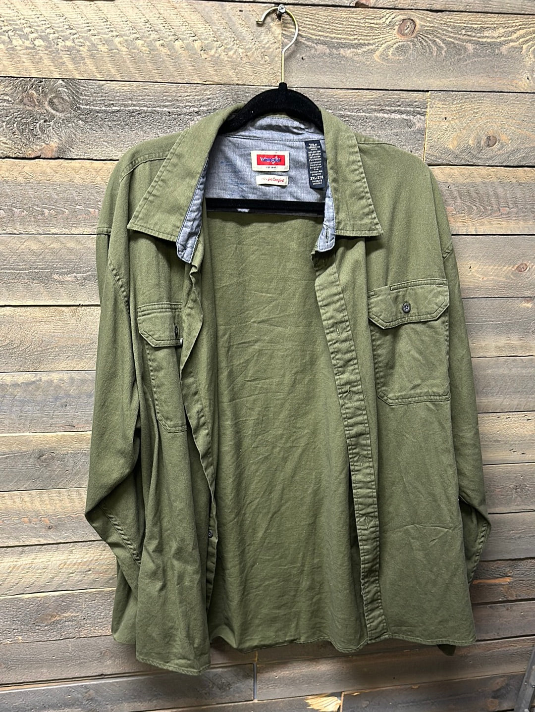 #51 Wrangler 2XL Green Button Up (10/23)