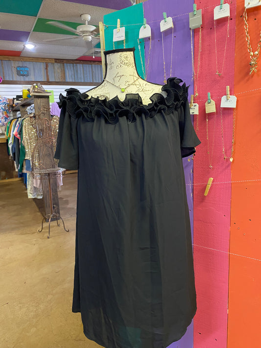 CC BLACK FLORAL NECK