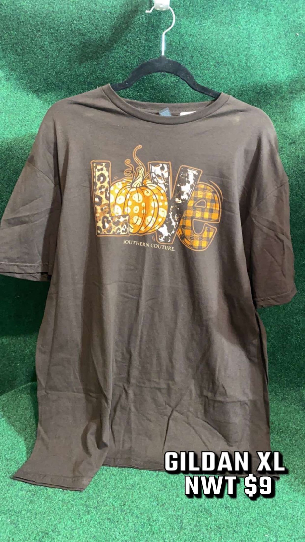 #98 XL NWT pumpkin tee