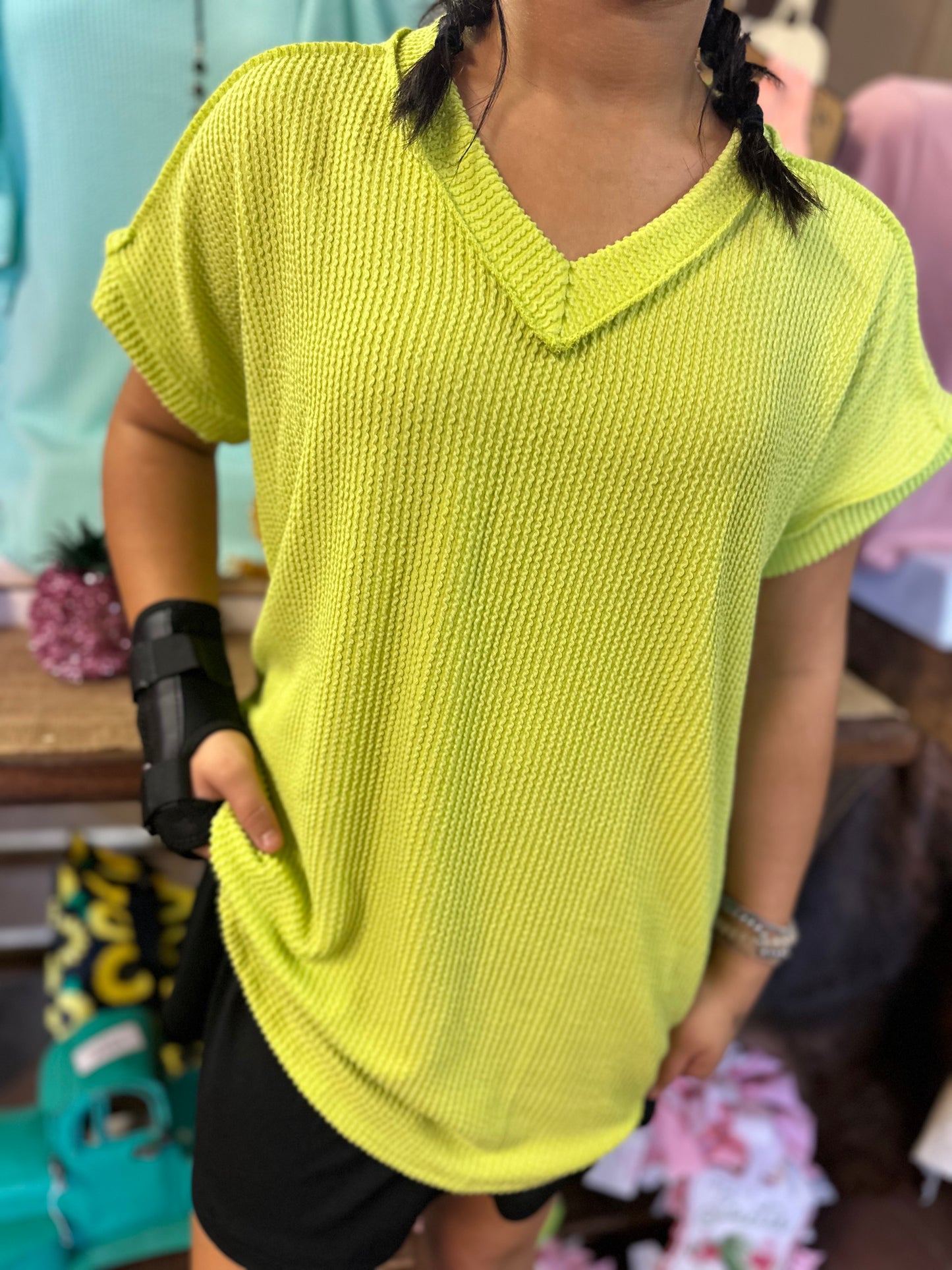 RIBBED VNECK LIME