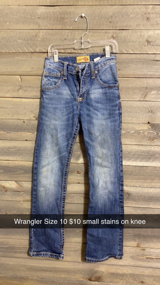 #151 wrangler size 10 small stain on knee (9/23)