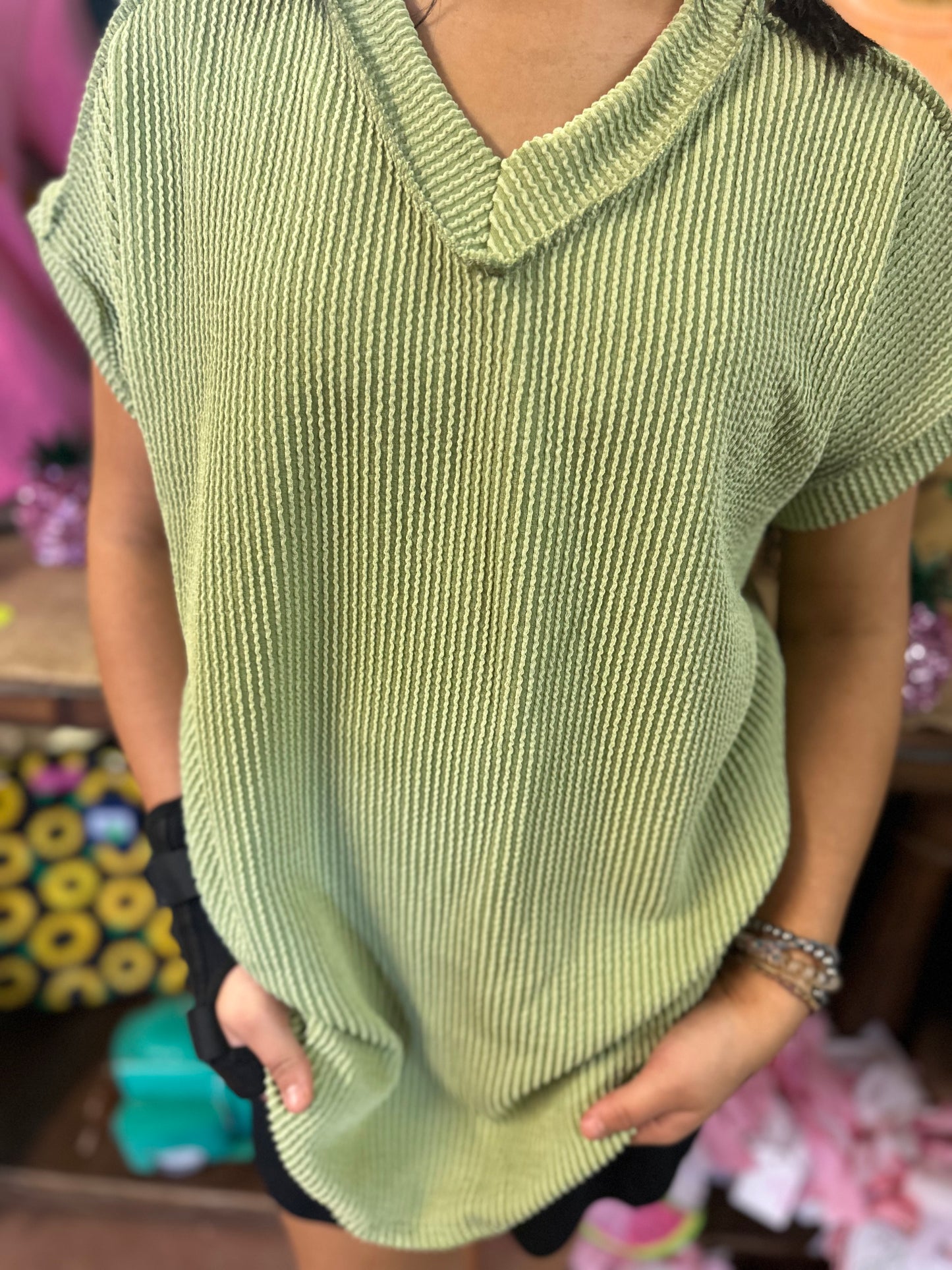 RIBBED VNECK LT SAGE