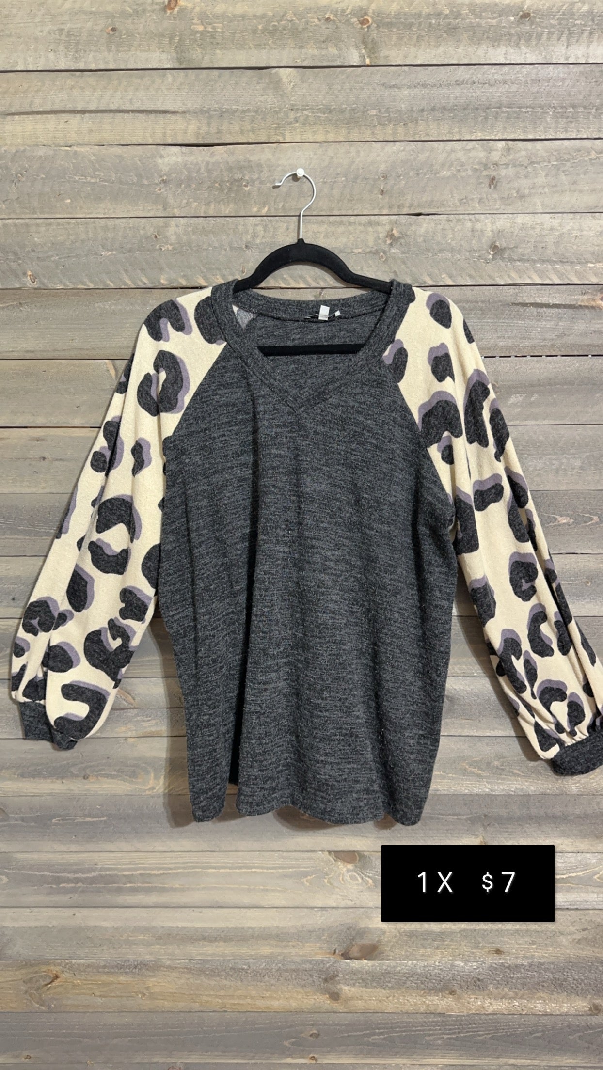 #111 GREY LEOPARD BUBBLE SLEEVE 1X NOV