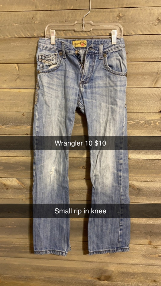 #151 Wrangler size 10 small tear at knee (9/23)