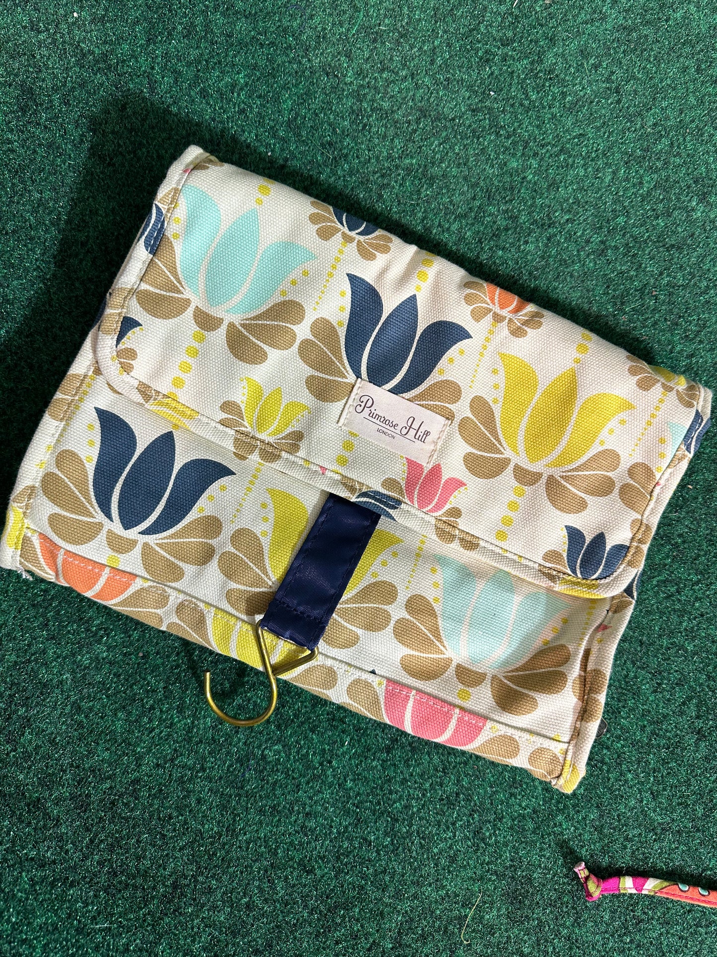 #134 PRIMROSE HILL MAKEUP BAG NOV