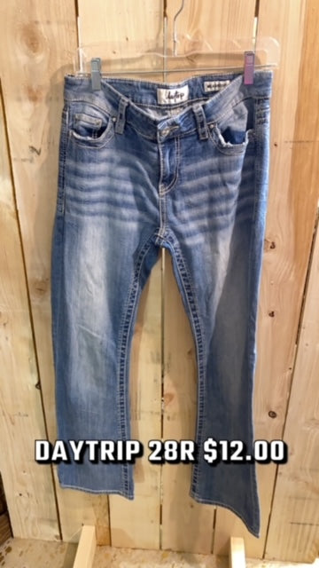 #74 DAYTRIP 28R JEANS 1/24