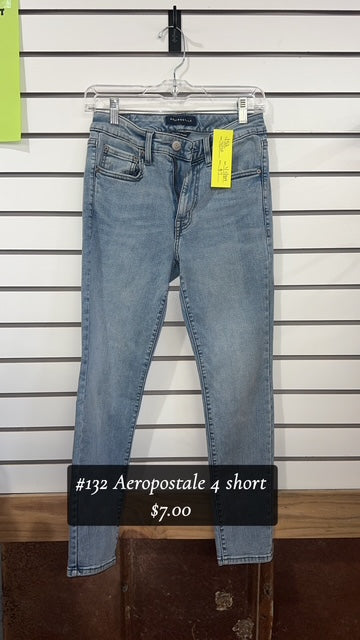 #132 AEROPOSTALE 4 JEANS