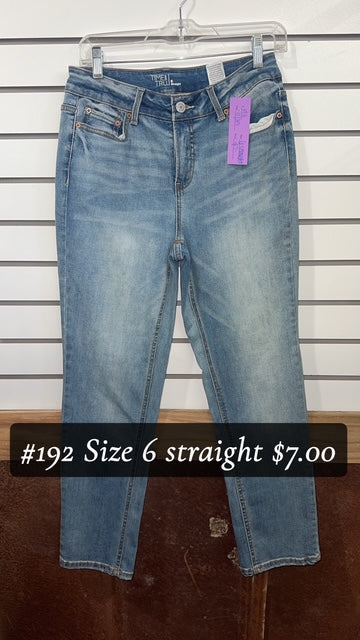 #192 SIZE 6 STRAIGHT JEANS