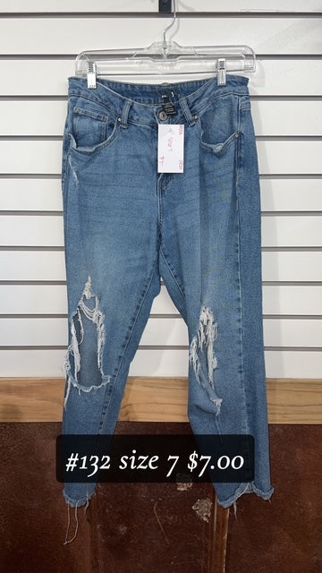 #132 SIZE 7 JEANS