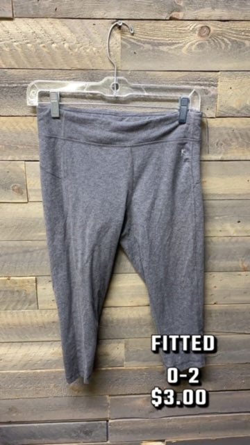#109 FITTED GRAY 0-2 CROPPED LEGGINS  4/1