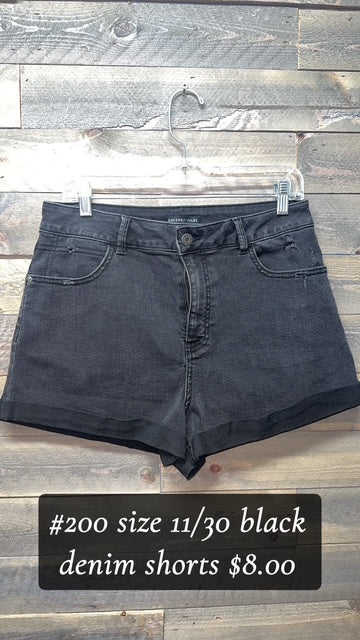 #200 SIZE 11/30 BLACK DENIM SHORTS