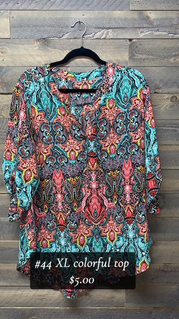 #44 XL COLORFUL TOP