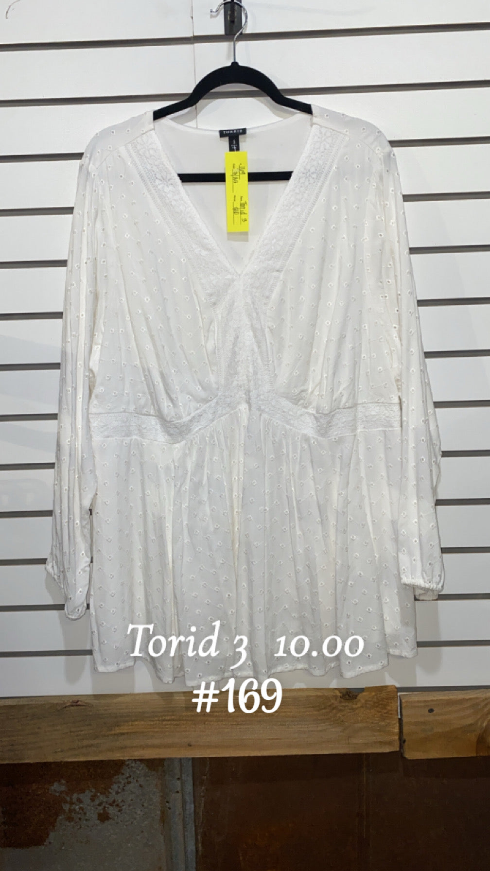 #169 3X Torrid White Top