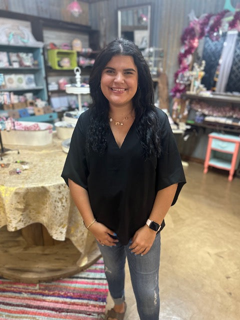 CC BLACK ENTRO VNECK BLOUSE