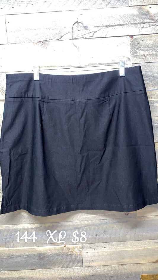 #144 XL BLACK DRESSY SKIRT