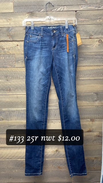 #133 SIZE 25R NWT ARIAT