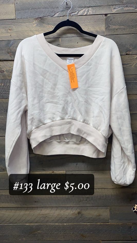 #133 LARGE VNECK SWEATSHIRT