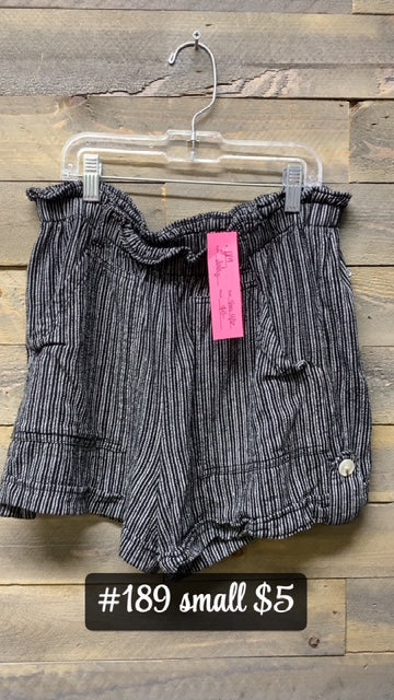 #189 SMALL STRIPPED BLACK SHORTS