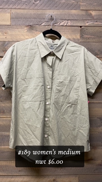 #189 MEDIUM NWT BUTTON UP