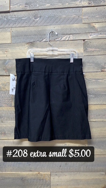 #208 XS BLACK SKIRT