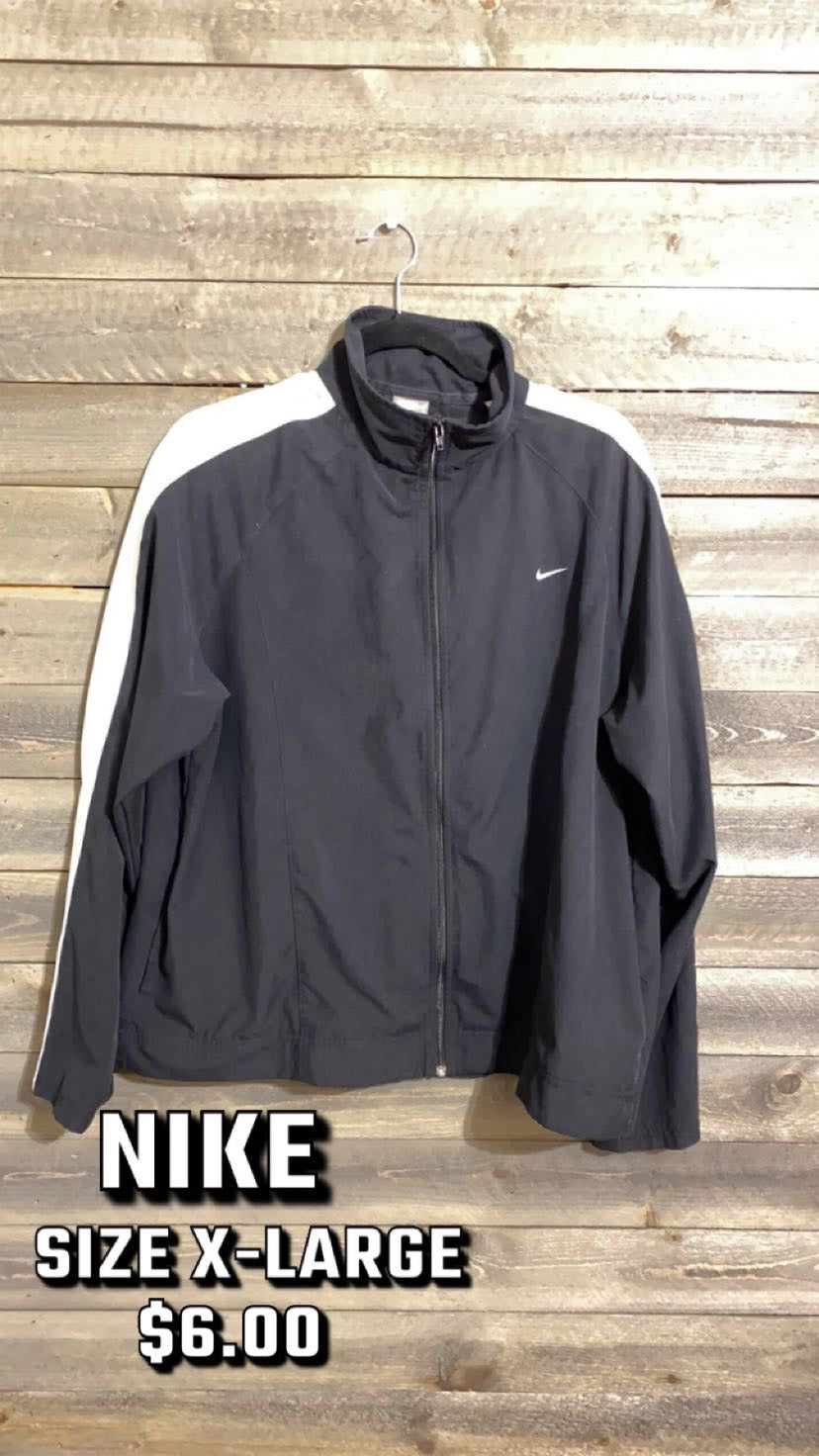 #147 NIKE JACKET XL 1/24