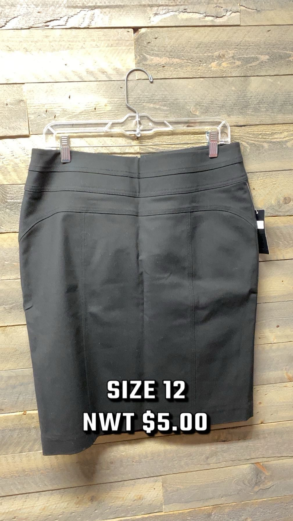 #57 KNEE LENGTH SKIRT SIZE 12 NWT 4/1