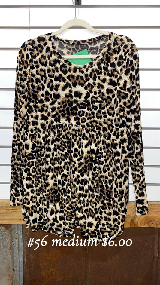 #56 Leopard Medium Top