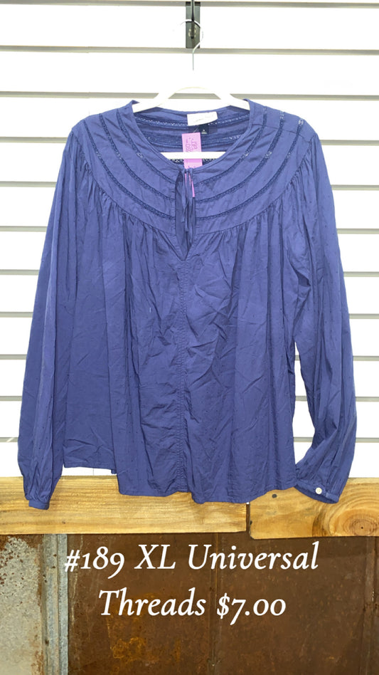 #189 XL Universal Threads Top
