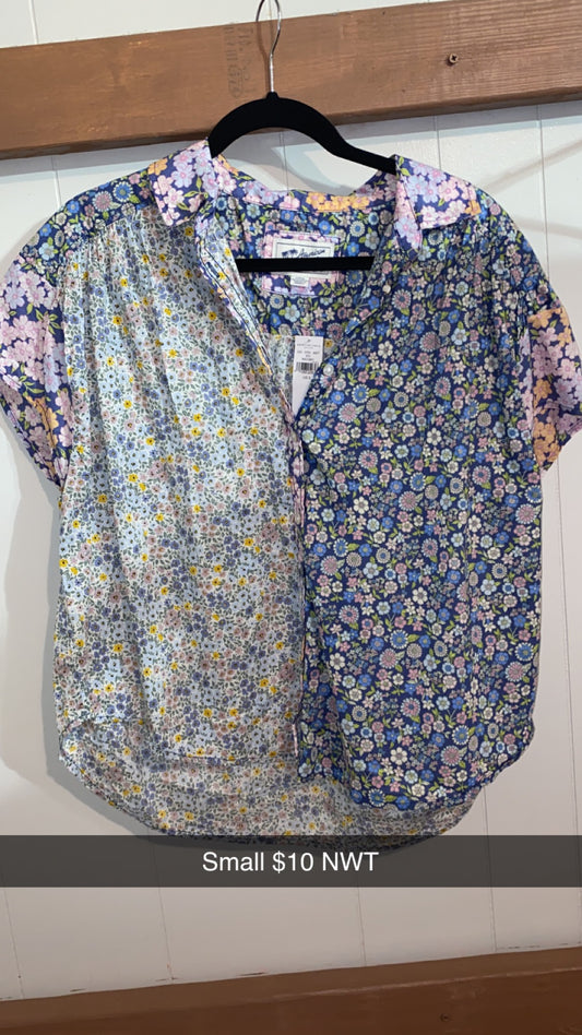 #158 NWT small floral top american eagle