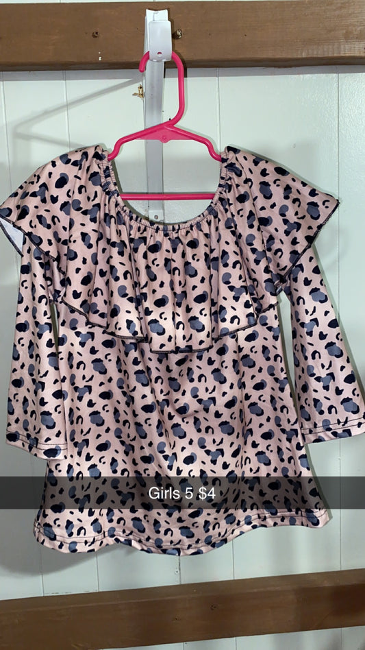 #157 girls 6 leopard top