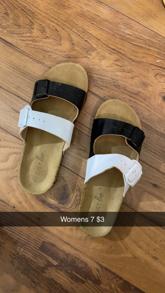 #127 women’s 7 black and white slides