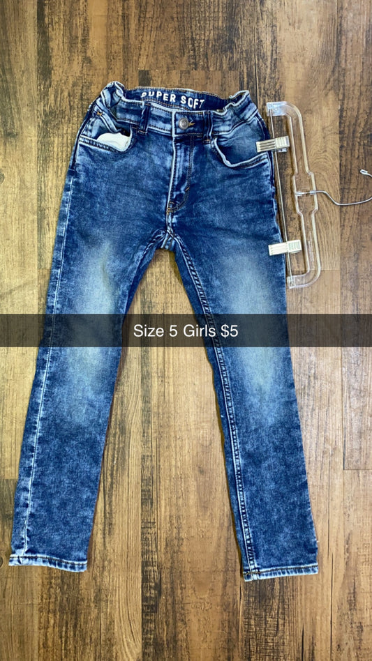 #139 Girls Size 5 Soft Jeans