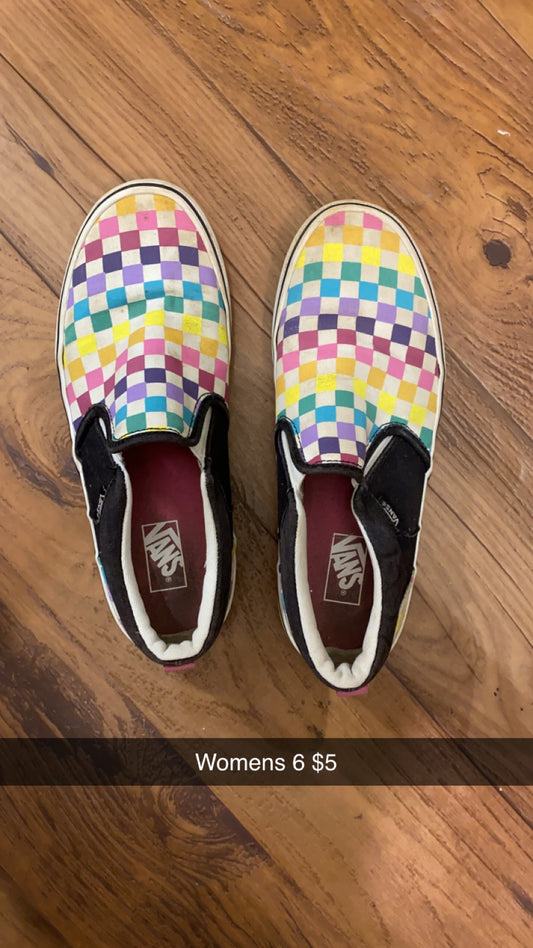 #127 women’s 6 vans